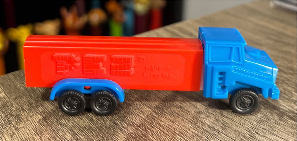 Truck D #R2 (B) - Trucks pez collectible - Main Image 2