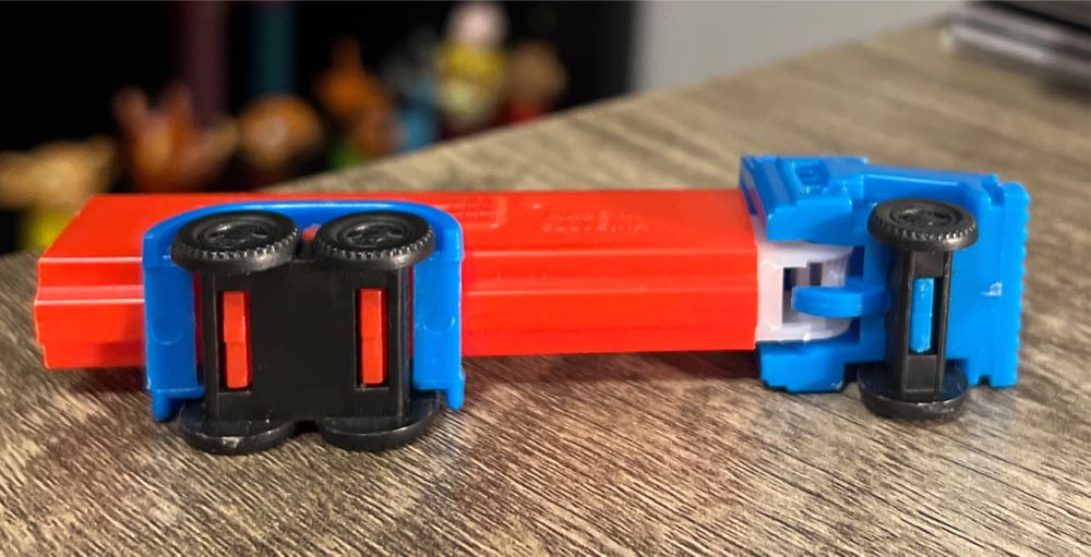 Truck D #R2 (B) - Trucks pez collectible - Main Image 3