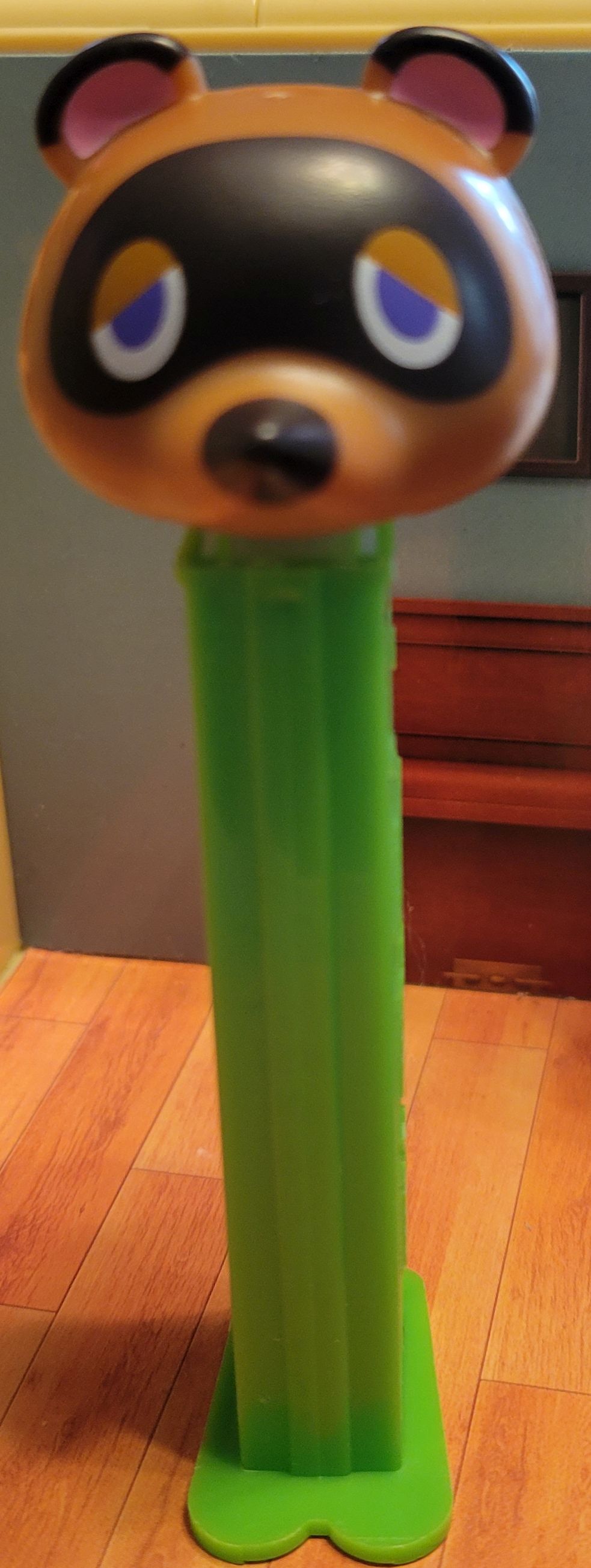 Tom Nook - Animal Crossing pez collectible - Main Image 2