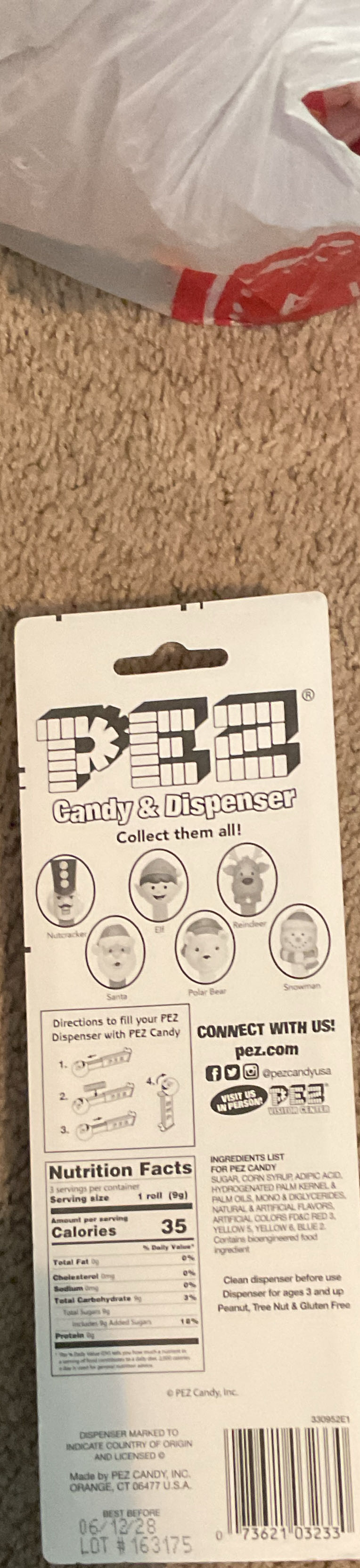 Merry Christmas - Elf 2022 🎄 - Christmas pez collectible [Barcode 073621032330] - Main Image 2