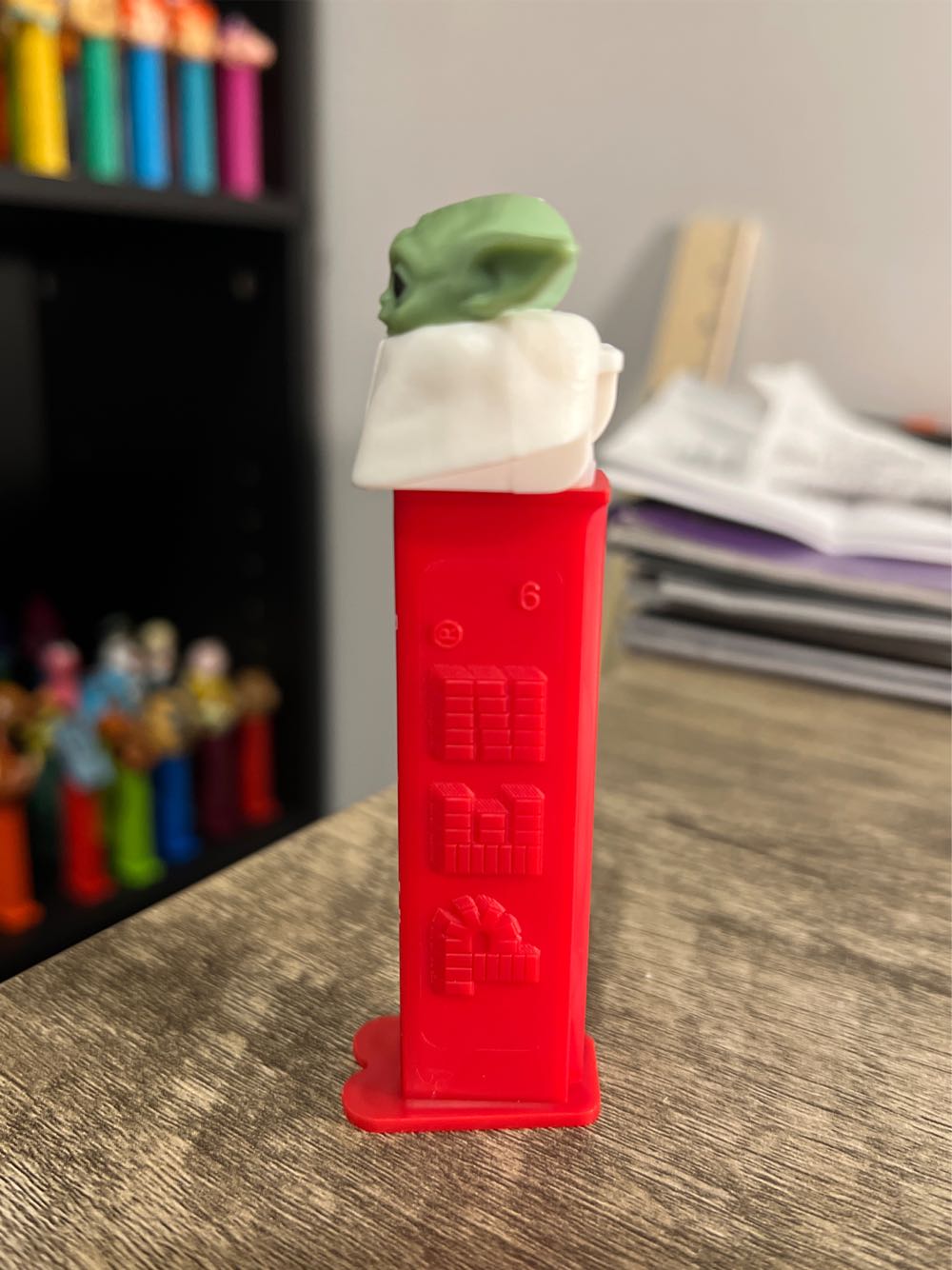 Christmas Grogu - Merry Force Be With You - Star Wars pez collectible - Main Image 3