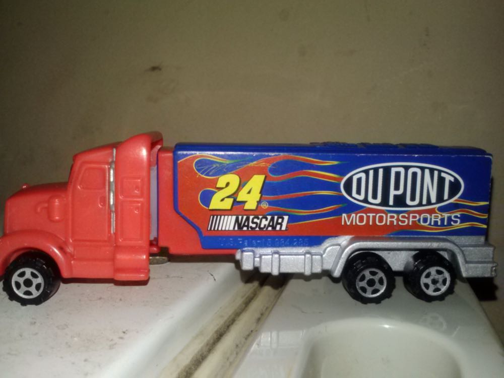 Hauler Pez Truck Red / Blue