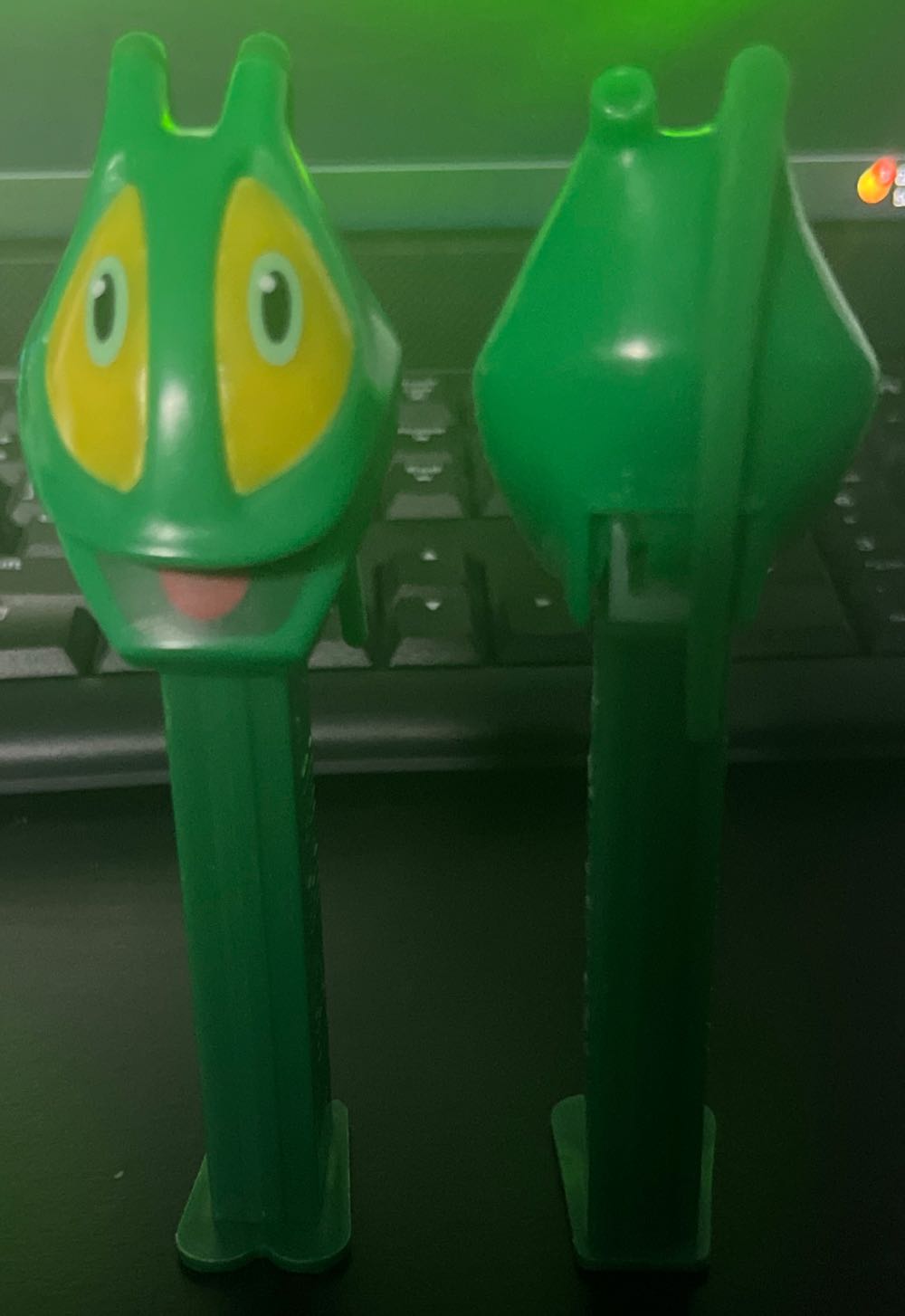 Bugz - Grasshopper - Bugz pez collectible - Main Image 2