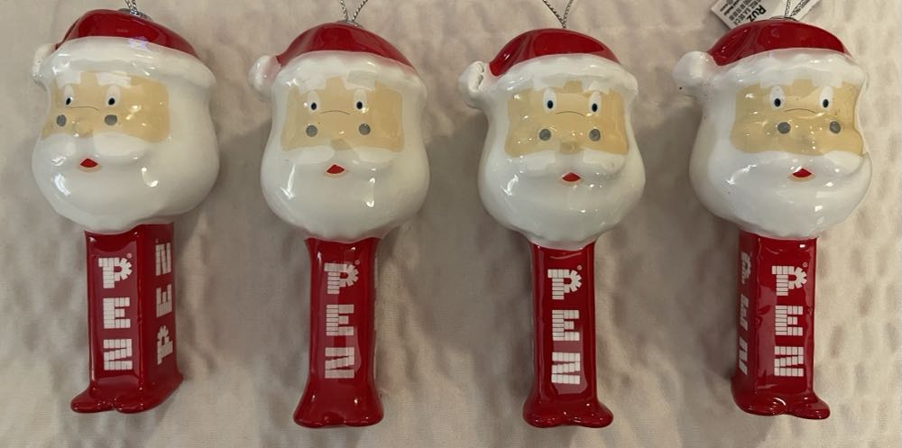 Christmas - Ornament Santa  pez collectible [Barcode 193849015639] - Main Image 2