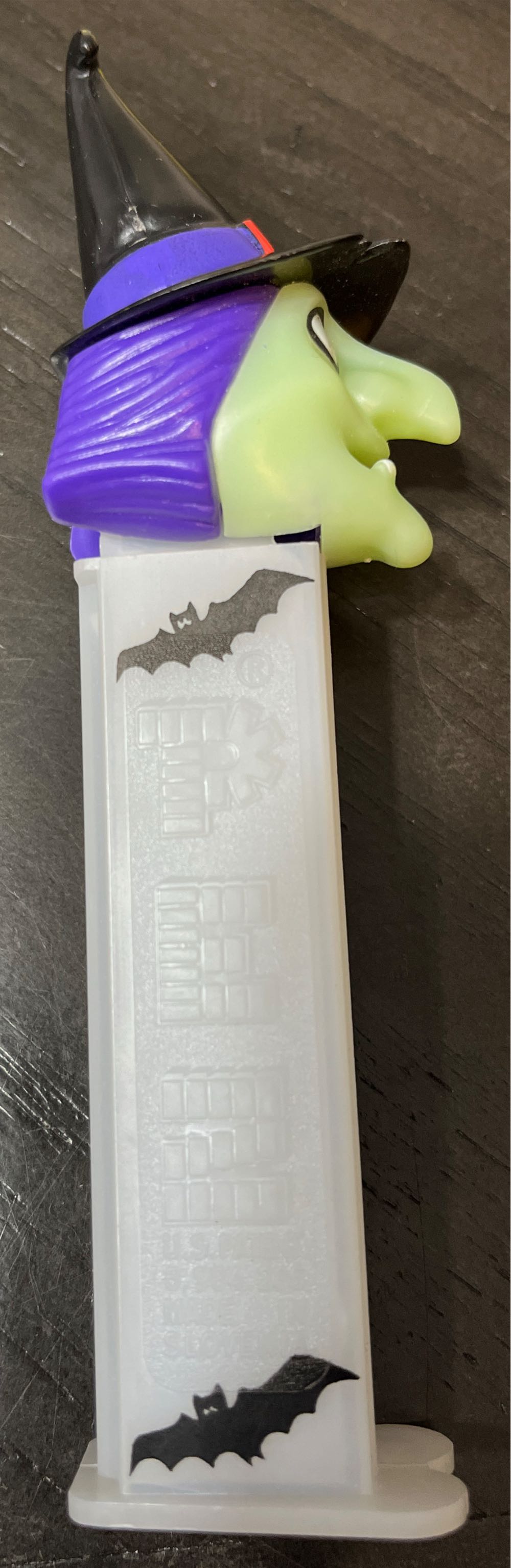 Witch - E GITD - Halloween pez collectible - Main Image 3