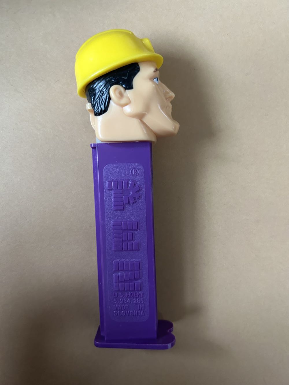 Chris the Construction Worker - Emergency Heroes pez collectible - Main Image 2