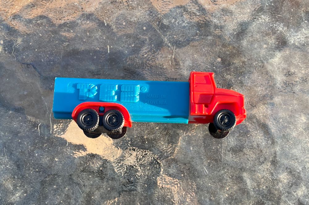 Truck - Blue/Red - R1 - Trucks pez collectible - Main Image 2