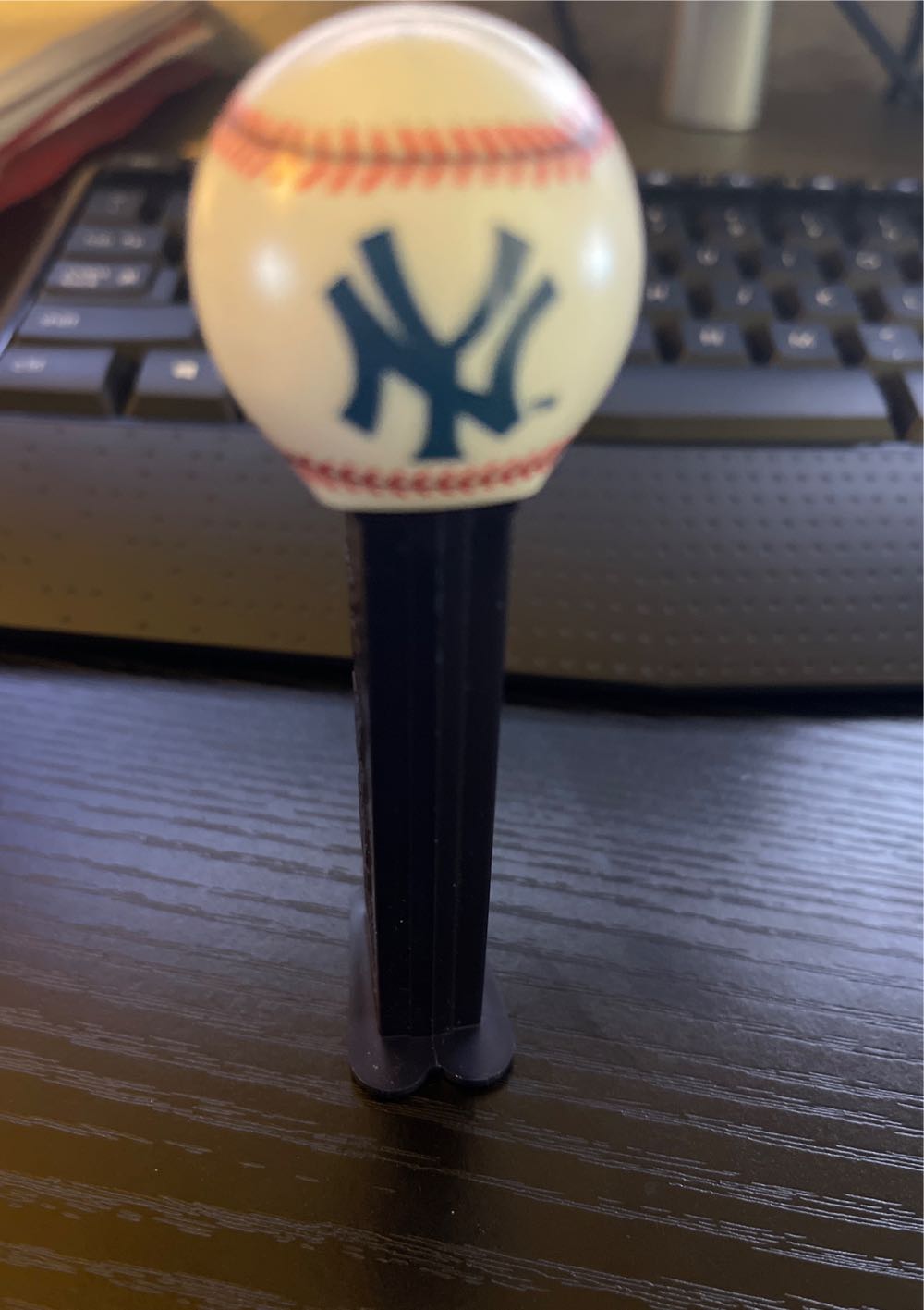 New York Yankees - Major League Baseball pez collectible [Barcode 073621099661] - Main Image 3