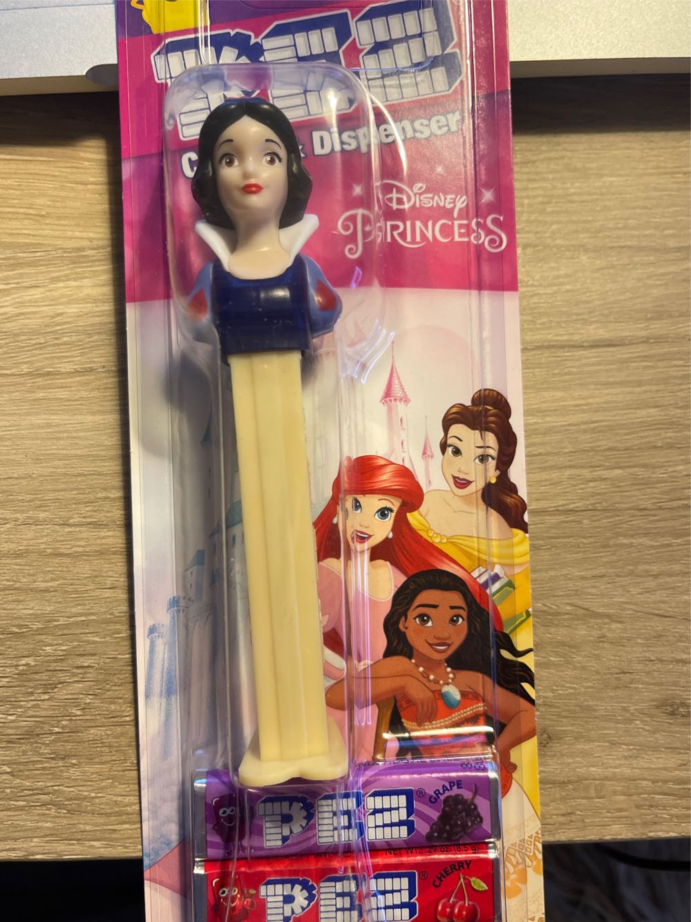 Snow White D - Disney: Princesses pez collectible [Barcode 073621928190] - Main Image 2