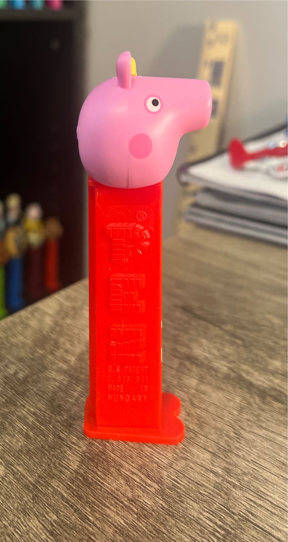 Peppa Pig - Peppa Pig (Teddy Bear Stem) - Peppa Pig pez collectible [Barcode 073621090026] - Main Image 2