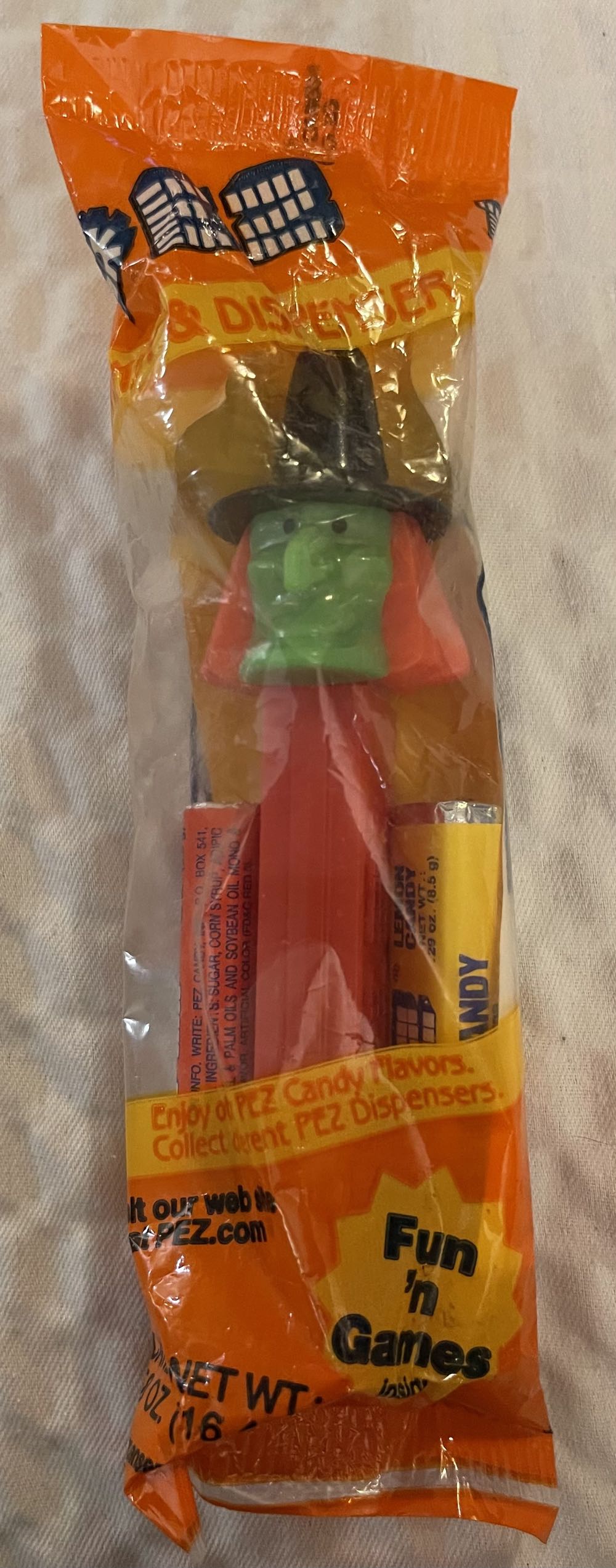 Halloween - Witch  pez collectible [Barcode 073621003033] - Main Image 1