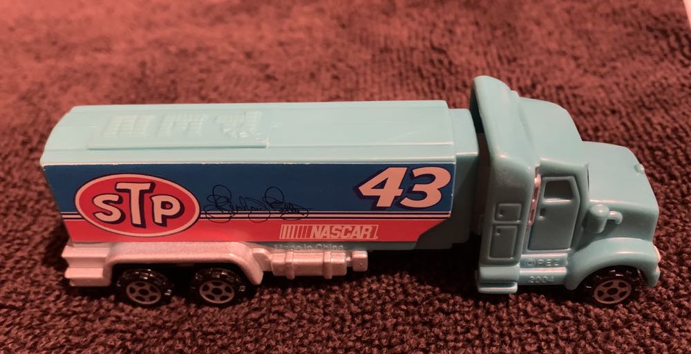 Hello Kitty - Plush Hello Kitty With Flower