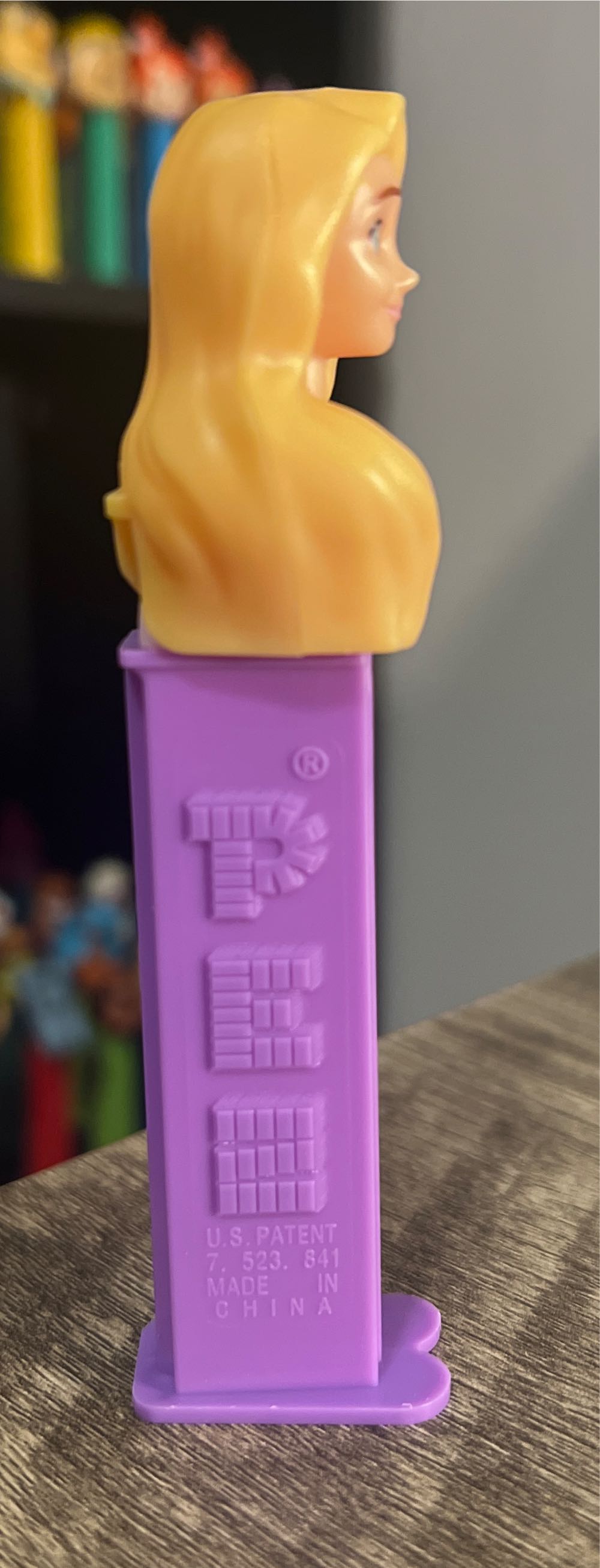 Rapunzel B - Disney: Princesses pez collectible [Barcode 073621928190] - Main Image 2