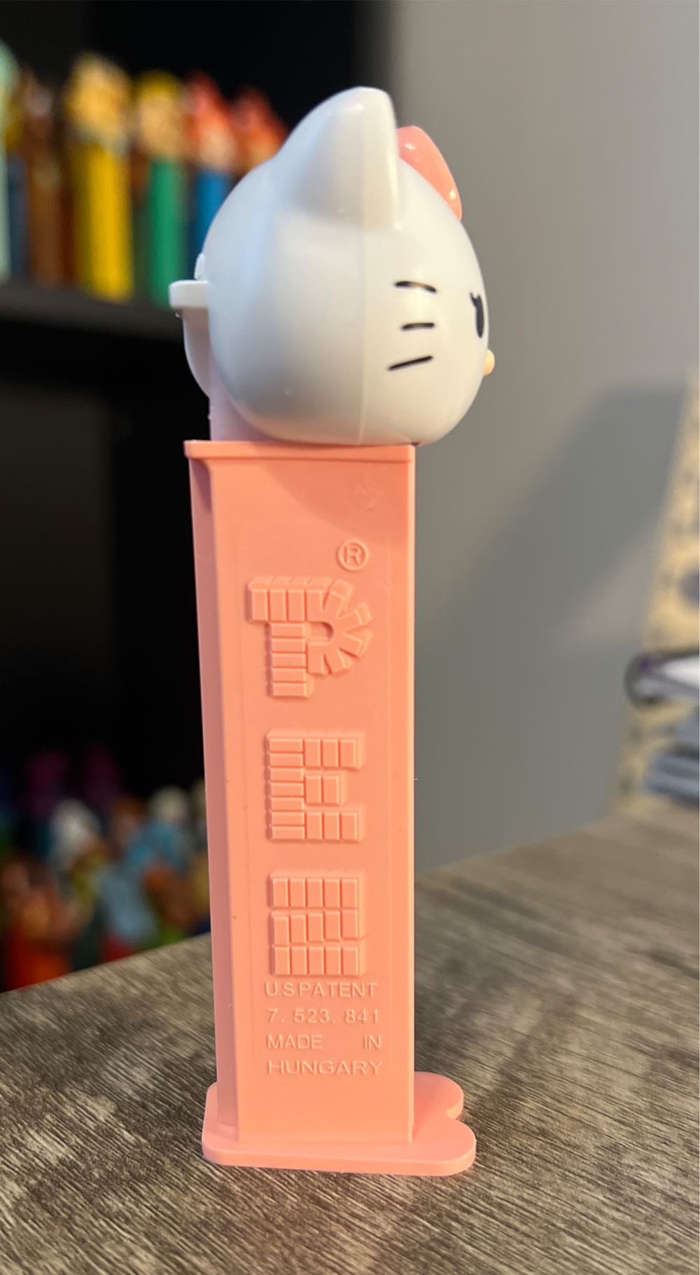 Hello Kitty-Peach Bow - Hello Kitty pez collectible - Main Image 2