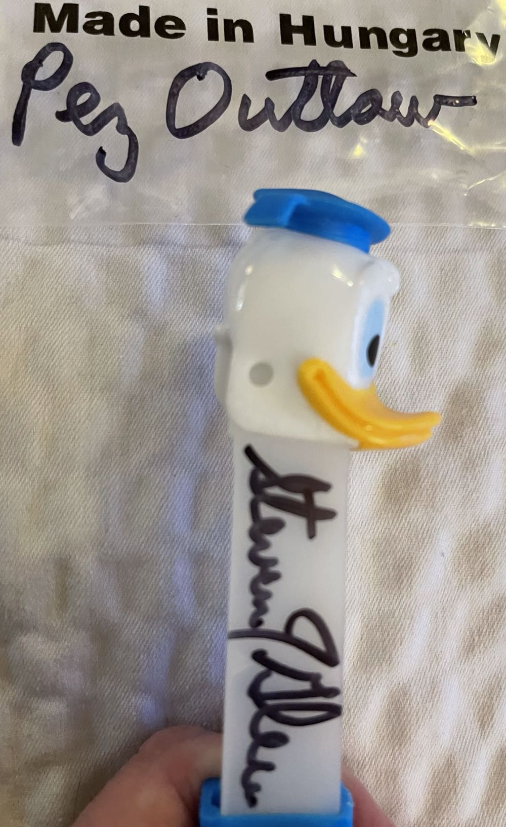 The Pez Outlaw - Donald Duck  pez collectible - Main Image 2