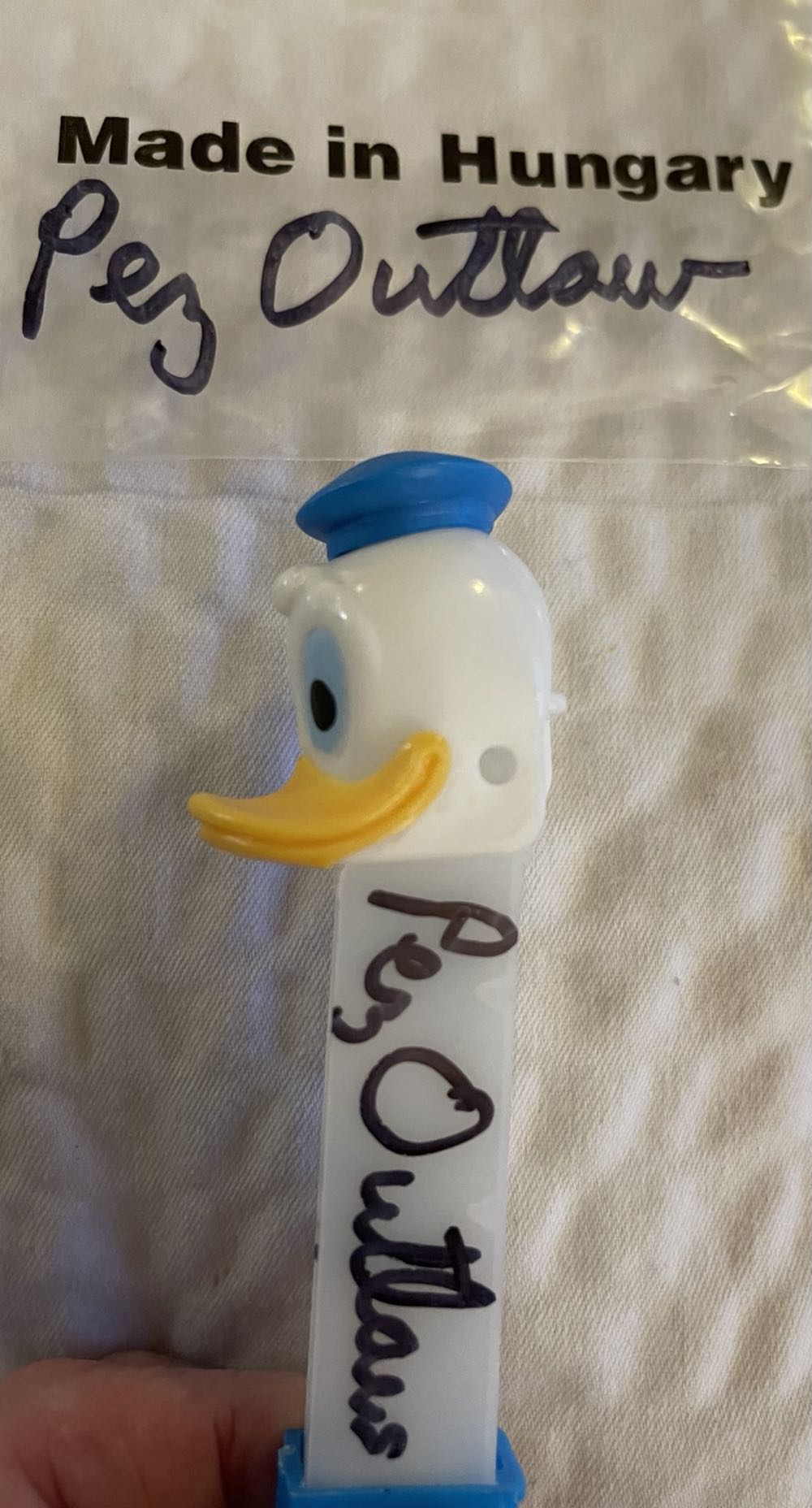 The Pez Outlaw - Donald Duck  pez collectible - Main Image 3