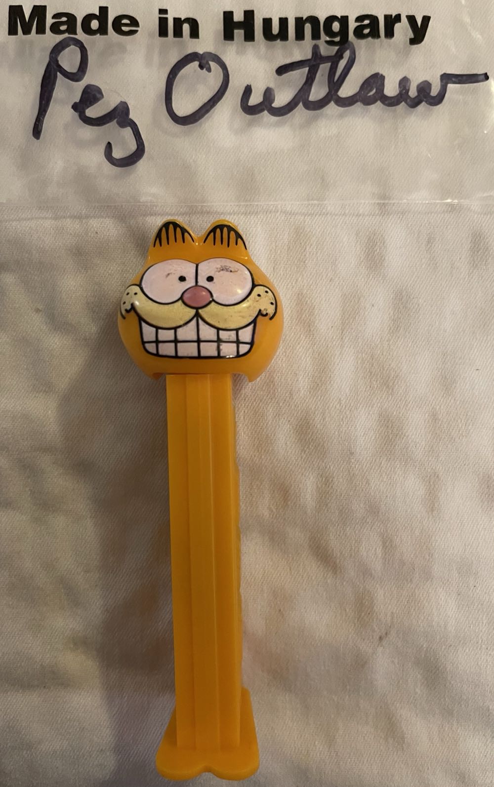 The Pez Outlaw - Garfield  pez collectible - Main Image 2