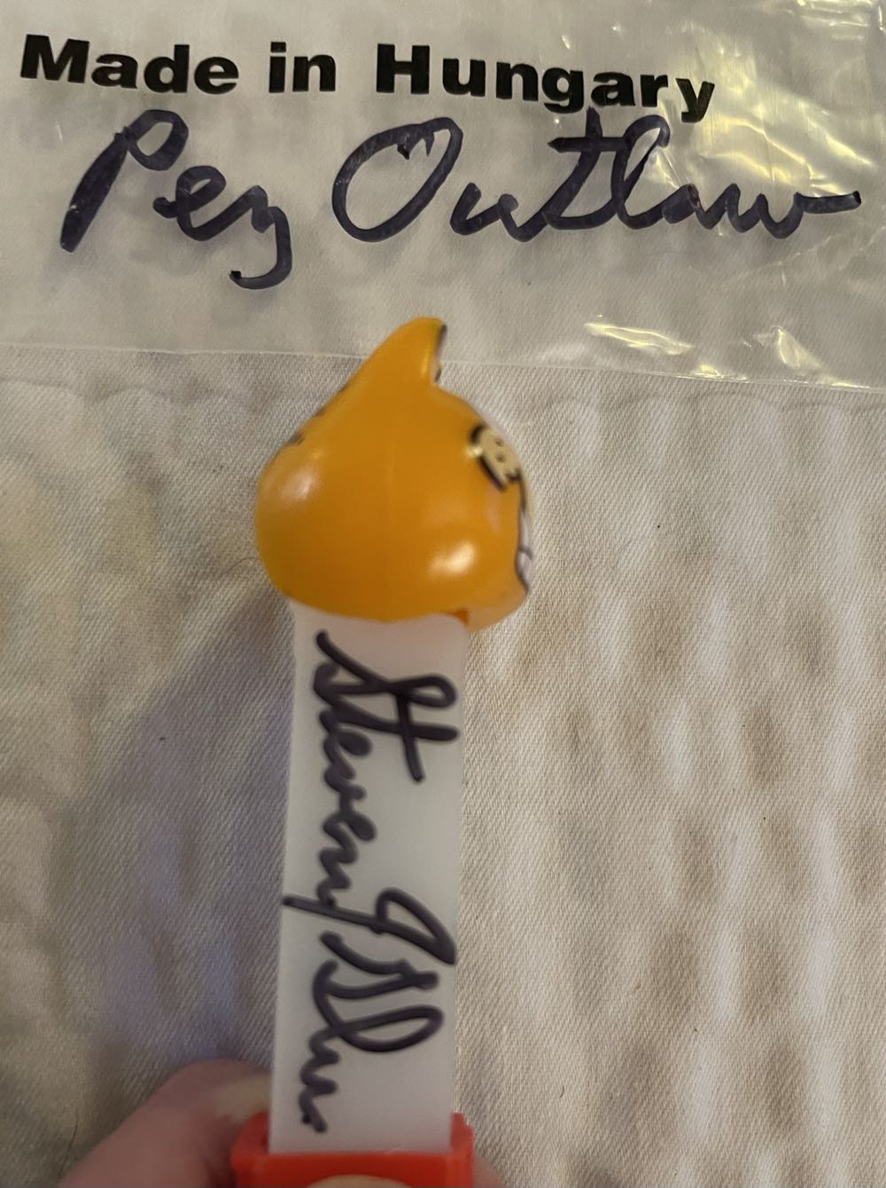 The Pez Outlaw - Garfield  pez collectible - Main Image 4