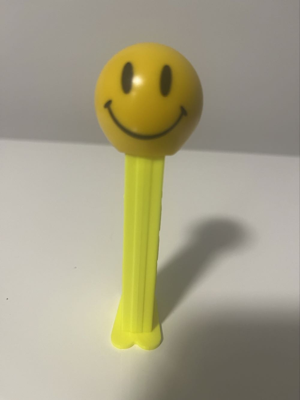 Emoji - Smiling Face - Emojis pez collectible [Barcode 073621008595] - Main Image 2