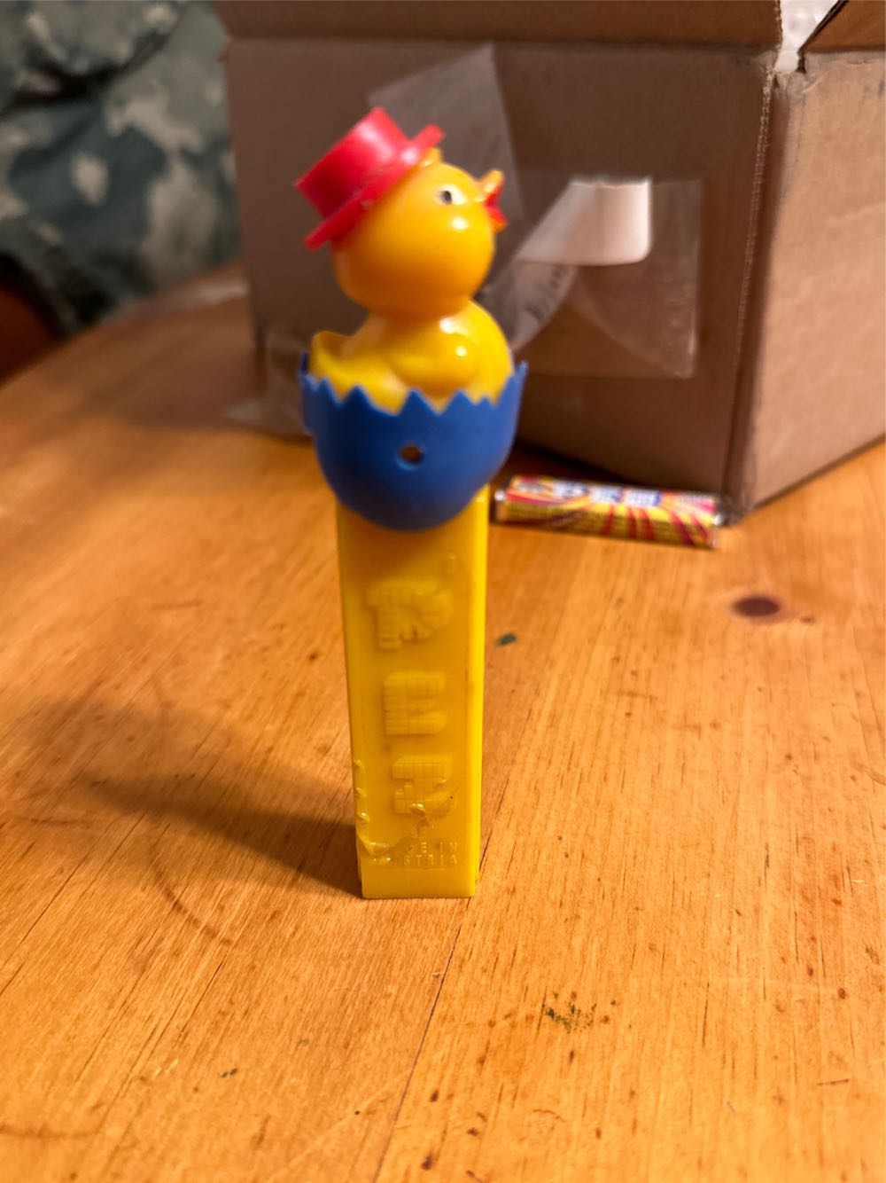 Easter - Chick In Shell NF - Easter pez collectible - Main Image 2
