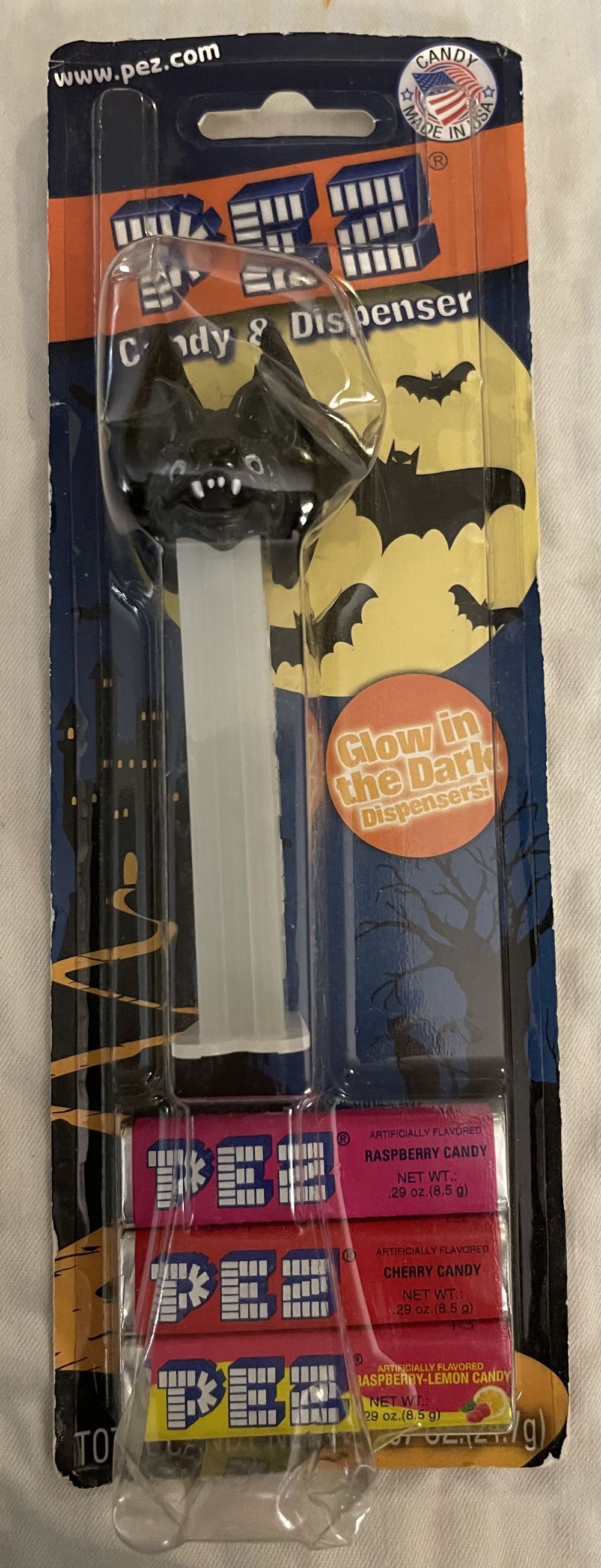 Glow In The Dark Bat 🦇 2010 - Halloween pez collectible [Barcode 073621093034] - Main Image 1