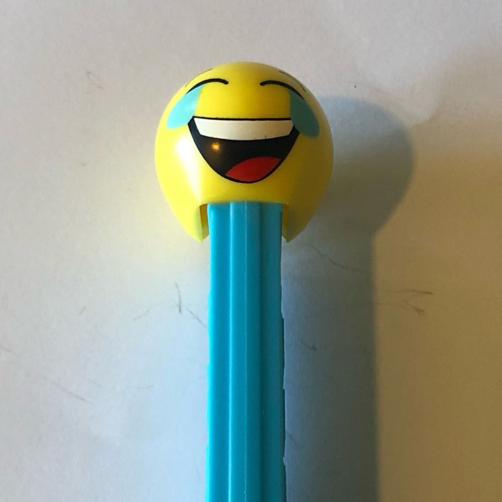 Valentine’s Day Kissing Emoji Pez