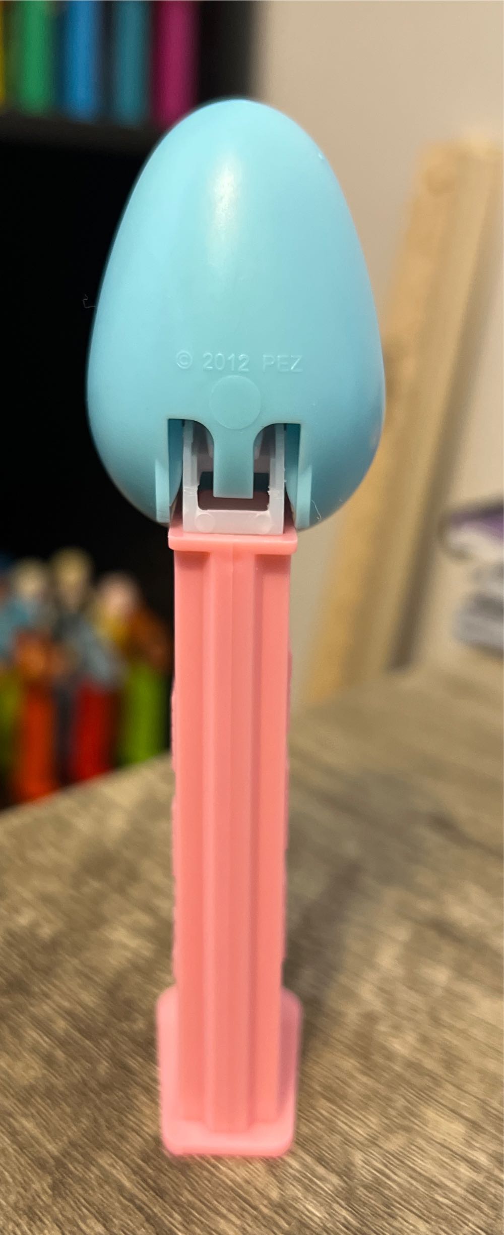 Easter - Egg - Bee & Flower - Easter pez collectible - Main Image 3