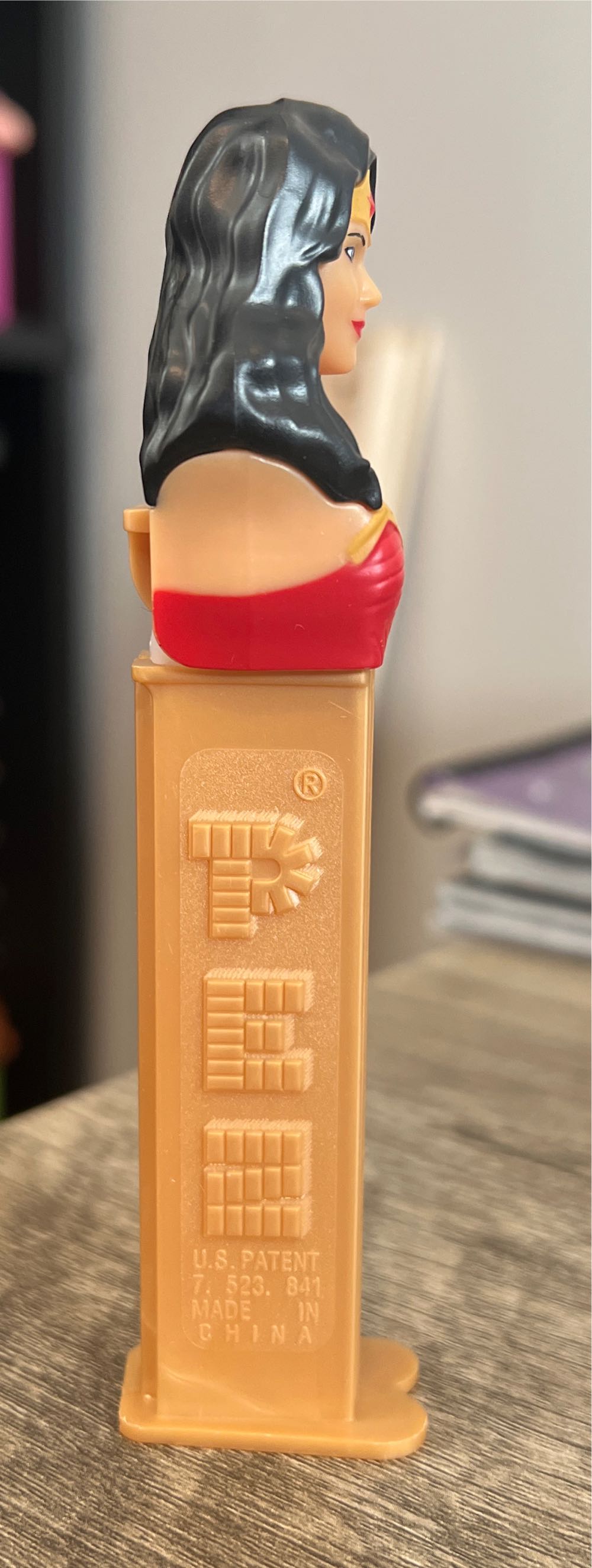 Wonder Woman D - DC pez collectible - Main Image 2