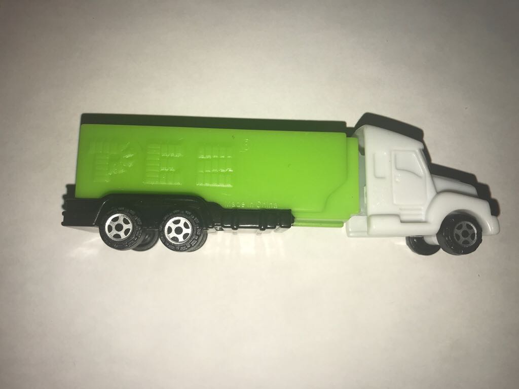 Vee - Rigs/Power Trucks pez collectible - Main Image 2