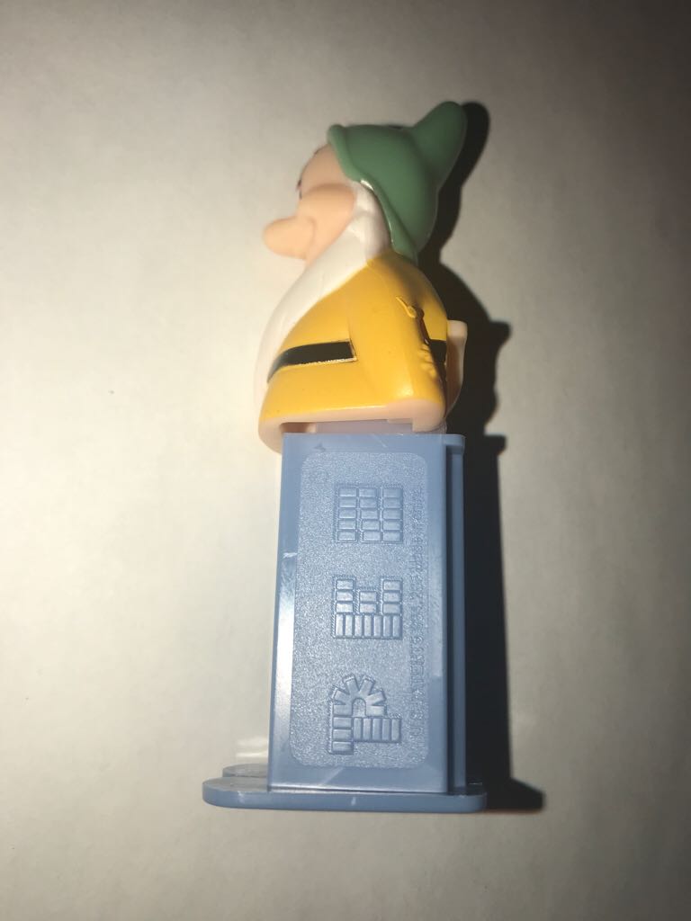 Bashful - Snow White And The Seven Dwarfs pez collectible - Main Image 2