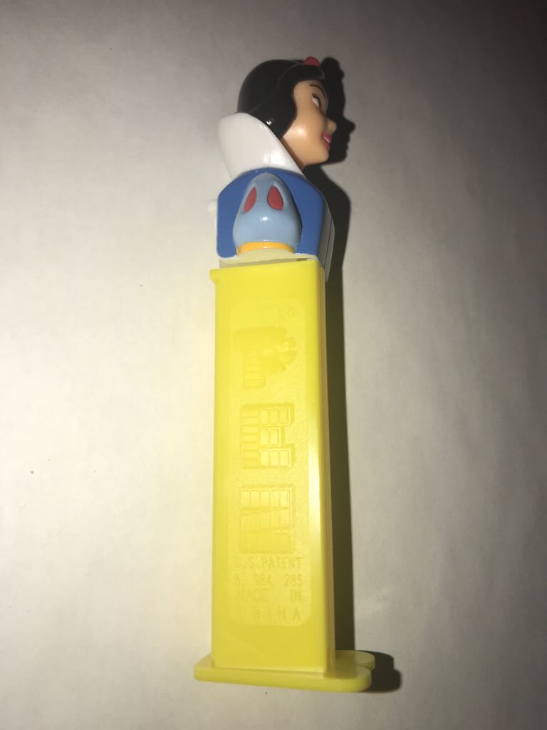 Snow White - Snow White And The Seven Dwarfs pez collectible - Main Image 2