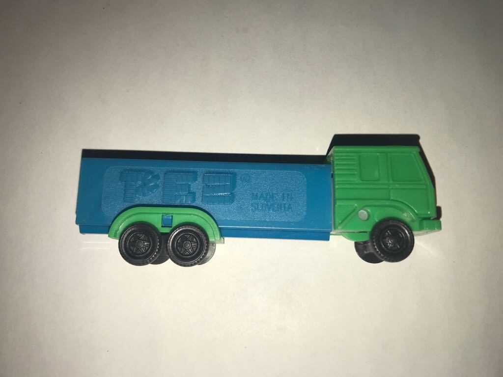 Style #4 - Trucks pez collectible - Main Image 2