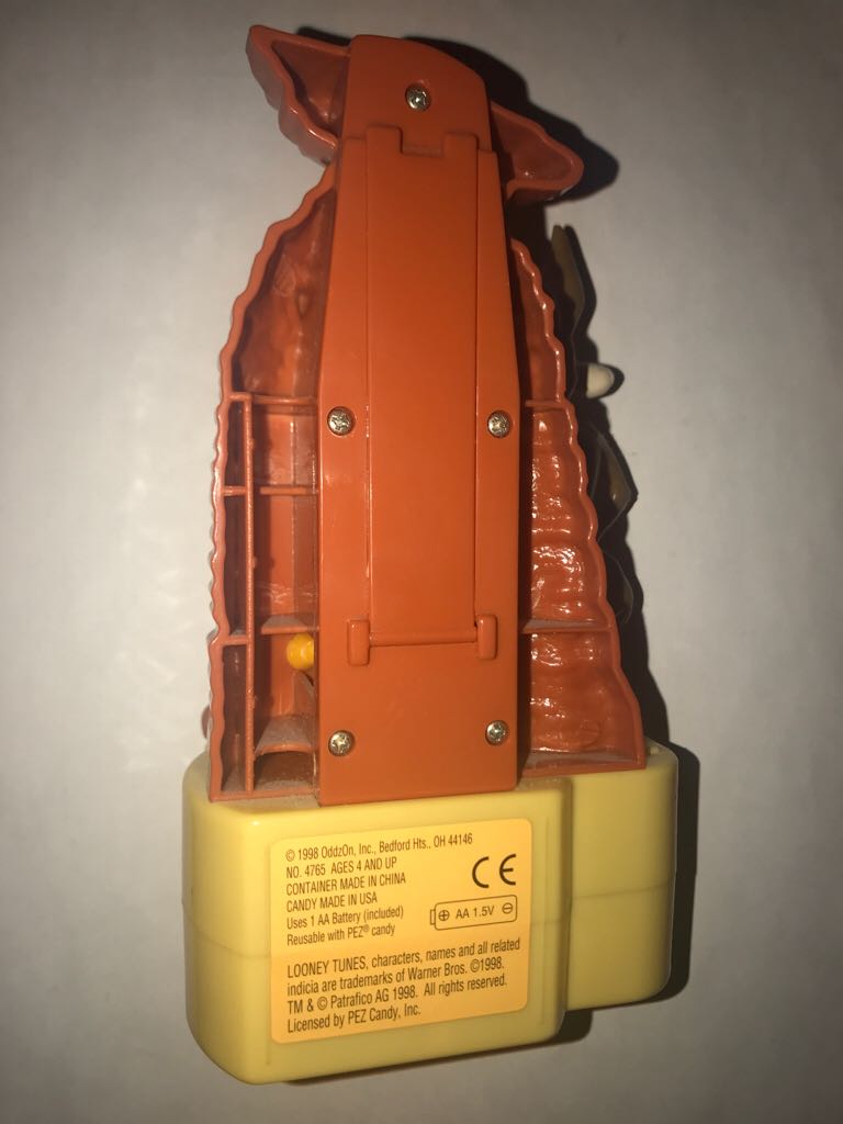 Wile E. Coyote - ⍰ Candy Hander pez collectible - Main Image 2