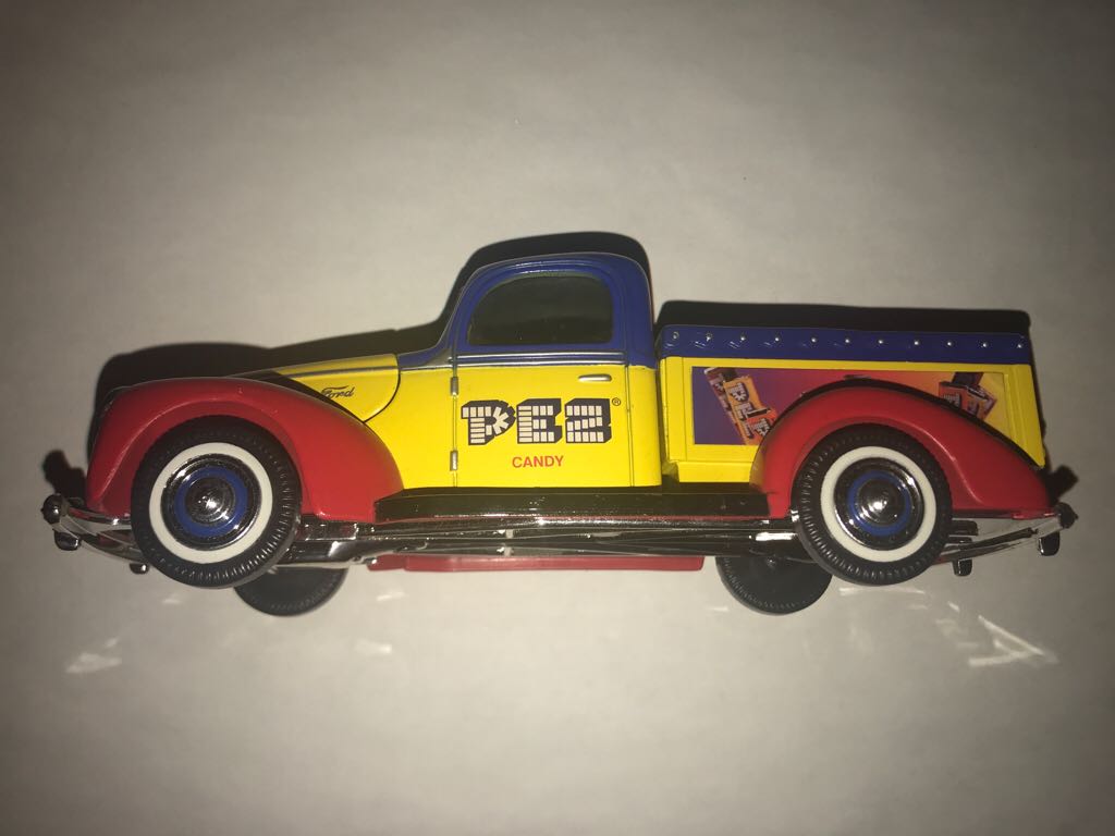 Die-Cast Ford Pick-Up - ⍰ Trucks pez collectible - Main Image 2