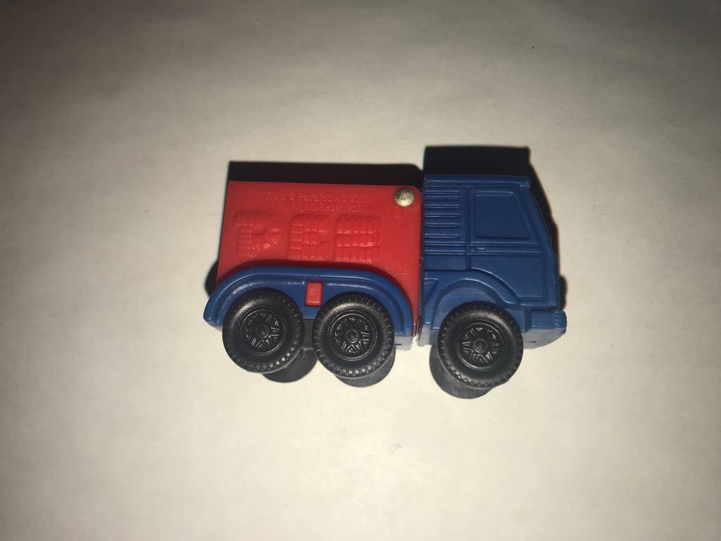 Style #4 - ⍰ Party Favors pez collectible - Main Image 2