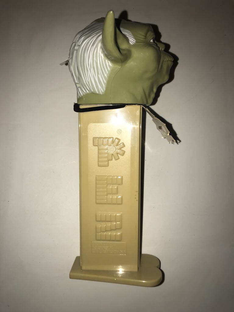 Yoda - ⍰ Giant pez collectible - Main Image 2