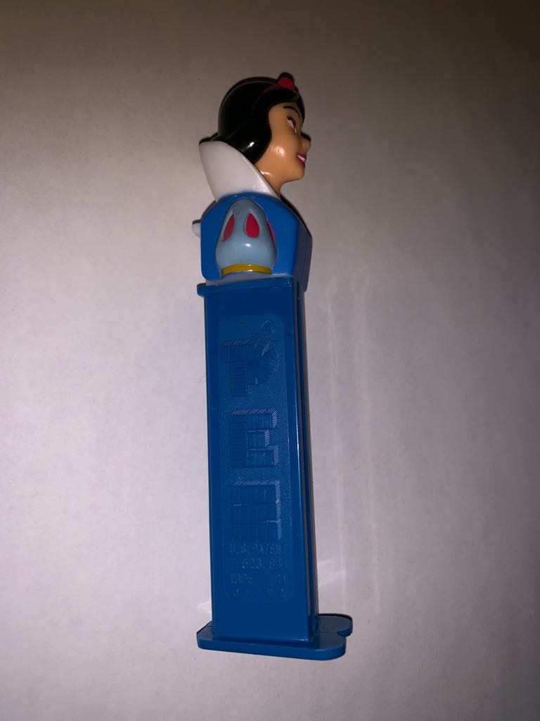 Snow White - Snow White And The Seven Dwarfs pez collectible - Main Image 2