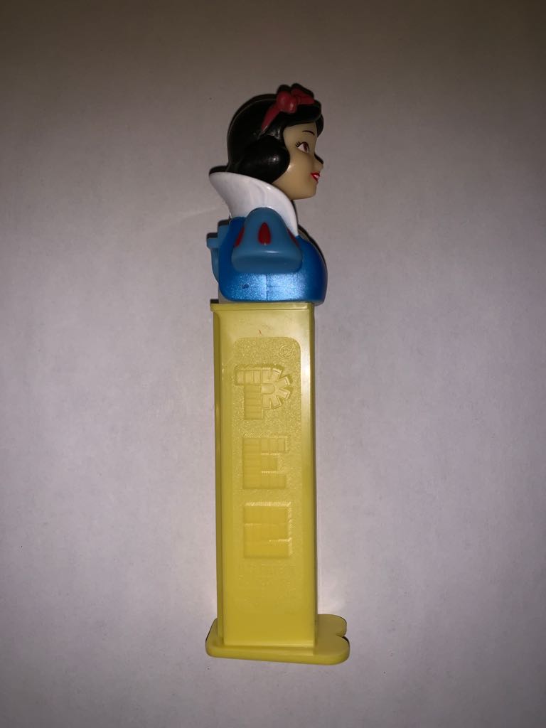 Snow White - Snow White And The Seven Dwarfs pez collectible - Main Image 2