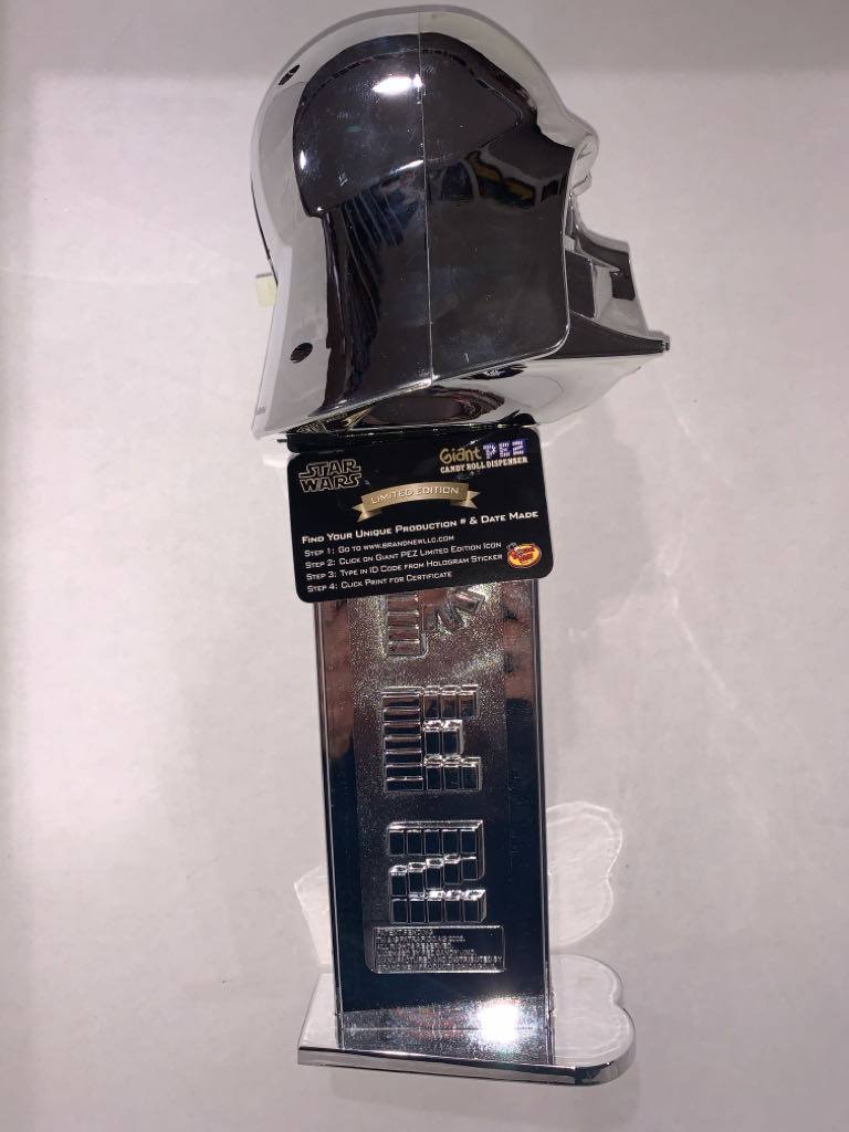 Darth Vader - ⍰ Giant pez collectible - Main Image 2