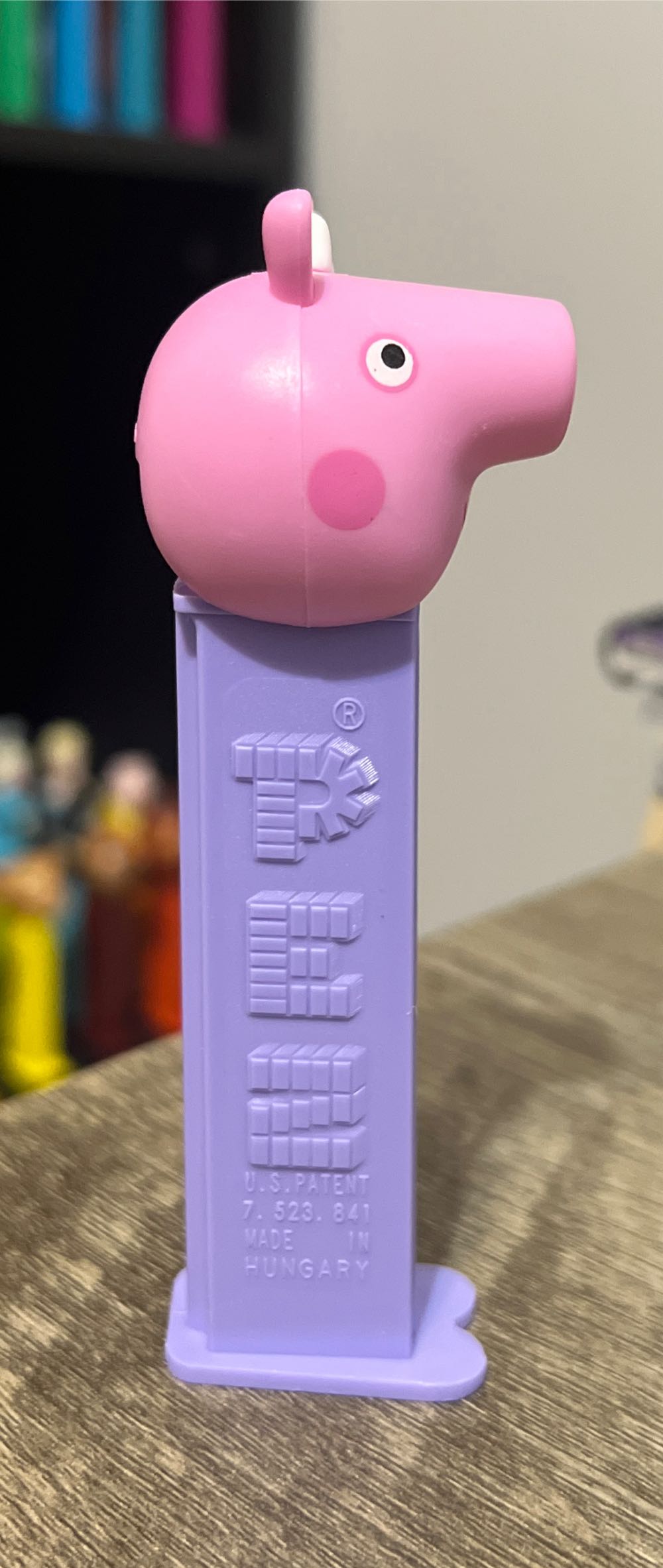 Peppa Pig (Hearts Stem) - Peppa Pig pez collectible - Main Image 2