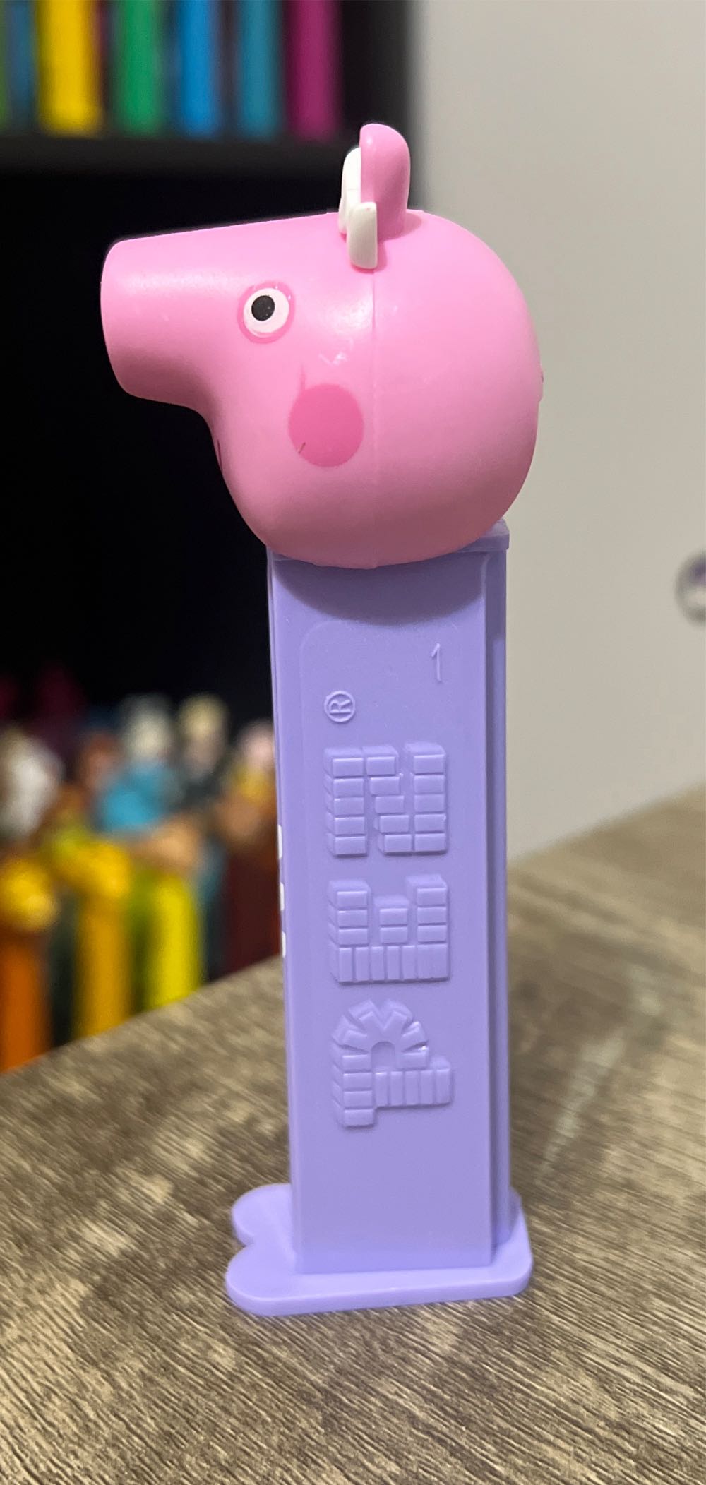 Peppa Pig (Hearts Stem) - Peppa Pig pez collectible - Main Image 4