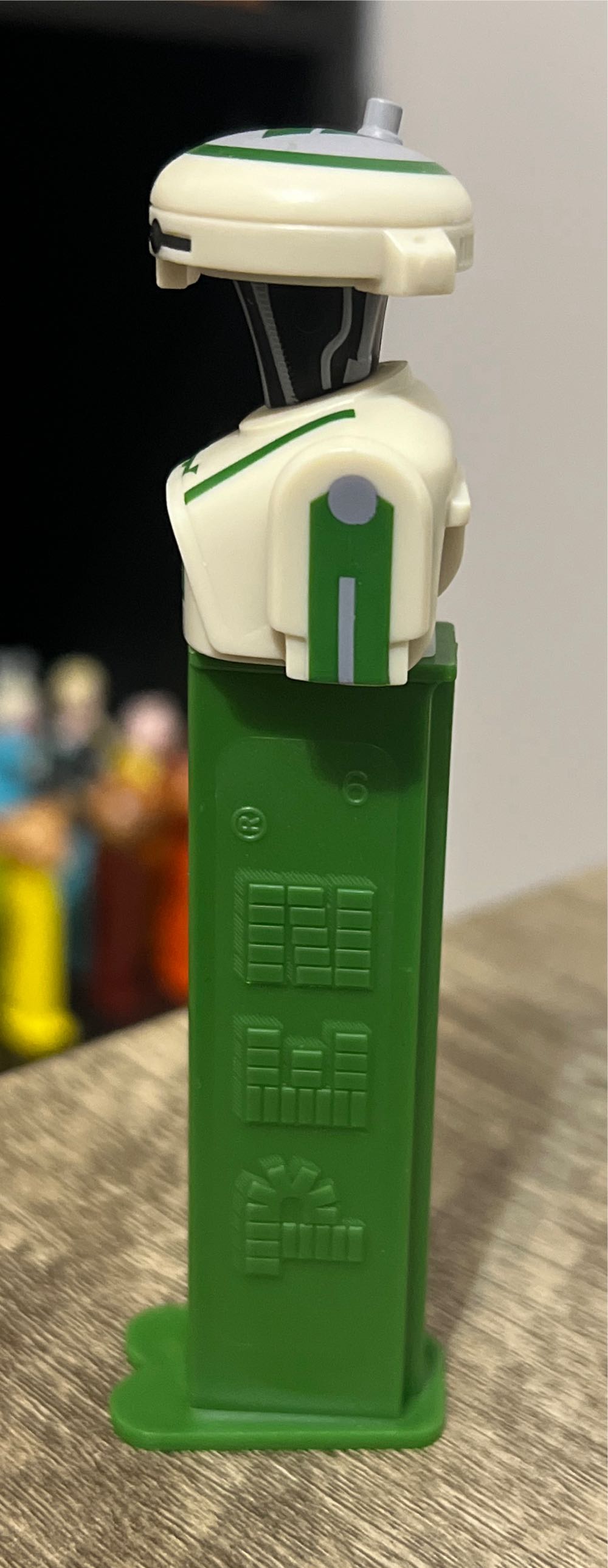 L3-37 - Star Wars pez collectible - Main Image 4
