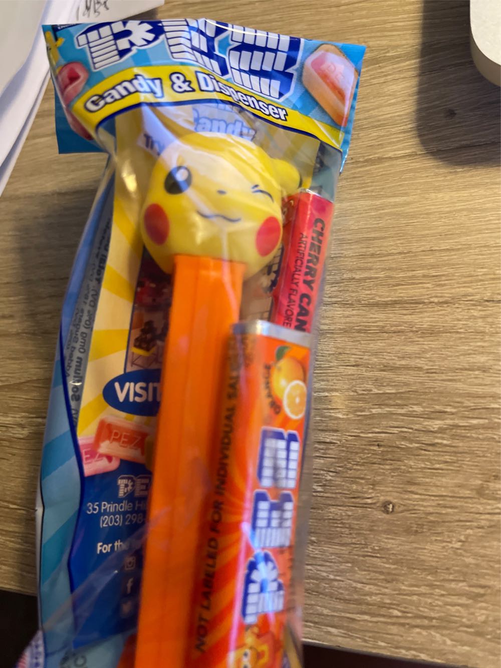 Pikachu B (Christmas) - Pokemon pez collectible - Main Image 2