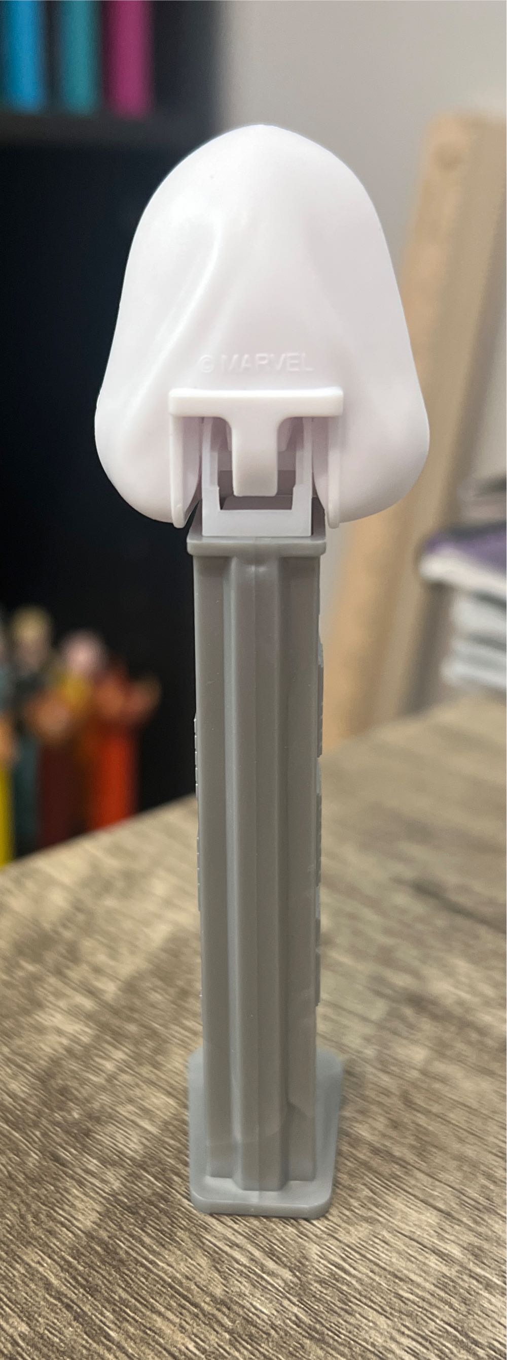 Spider Gwen - Marvel Spider Man pez collectible [Barcode 073621091160] - Main Image 3