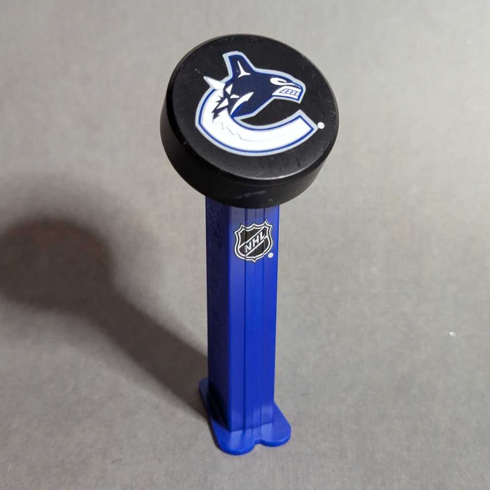 NHL Puck - Vancouver Canucks - Sports - Hockey pez collectible - Main Image 2