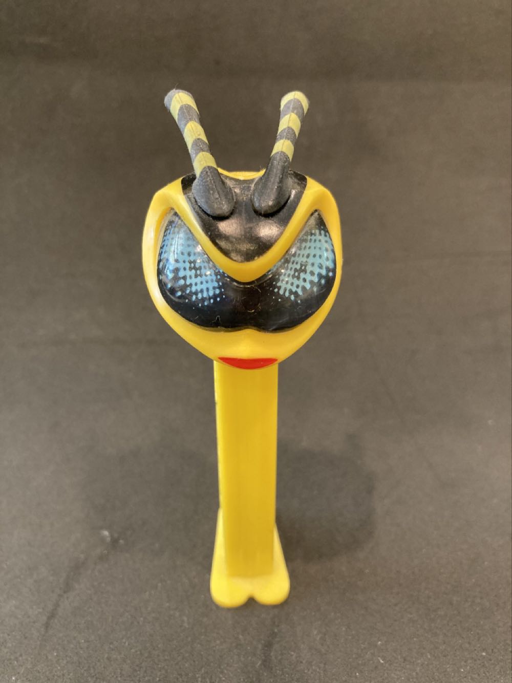 Super Bee - Bugz pez collectible - Main Image 1