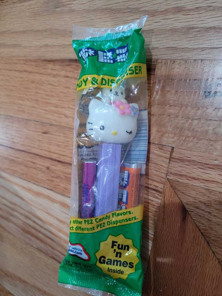 Hello Kitty - Hello Kitty pez collectible - Main Image 2