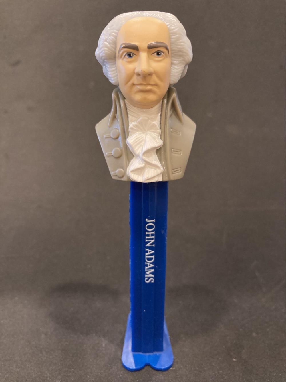 Minnie Mouse E (I Heart Dots)