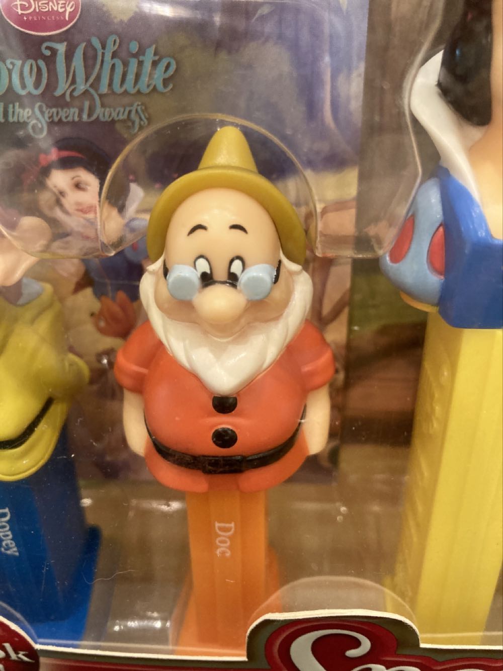 Doc - Snow White & The Seven Dwarves pez collectible - Main Image 1