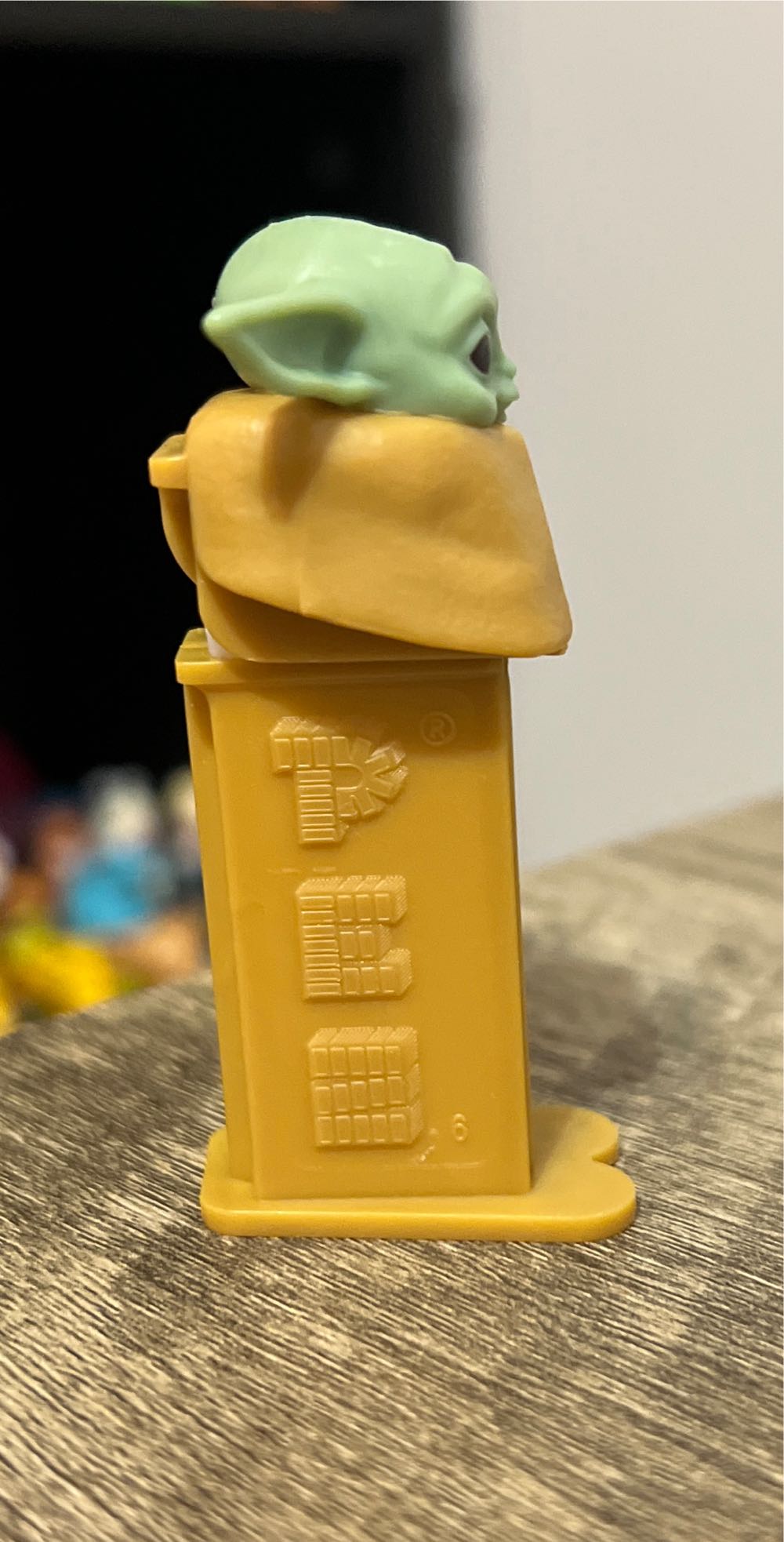 Grogu mini - Star Wars - The Mandalorian pez collectible - Main Image 2